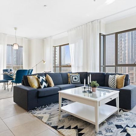 Stylish Apartment With Partial Burj Khalifa View Dubai Luaran gambar