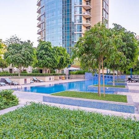 Stylish Apartment With Partial Burj Khalifa View Dubai Luaran gambar