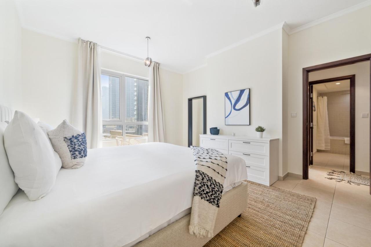Stylish Apartment With Partial Burj Khalifa View Dubai Luaran gambar
