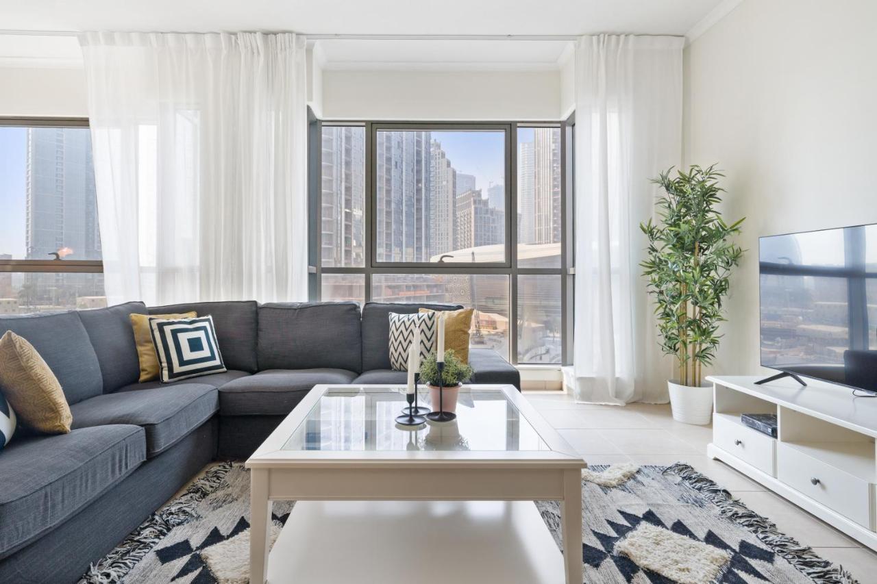 Stylish Apartment With Partial Burj Khalifa View Dubai Luaran gambar