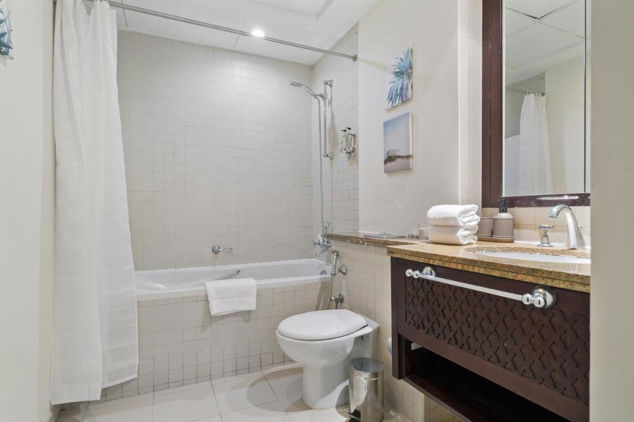 Stylish Apartment With Partial Burj Khalifa View Dubai Luaran gambar