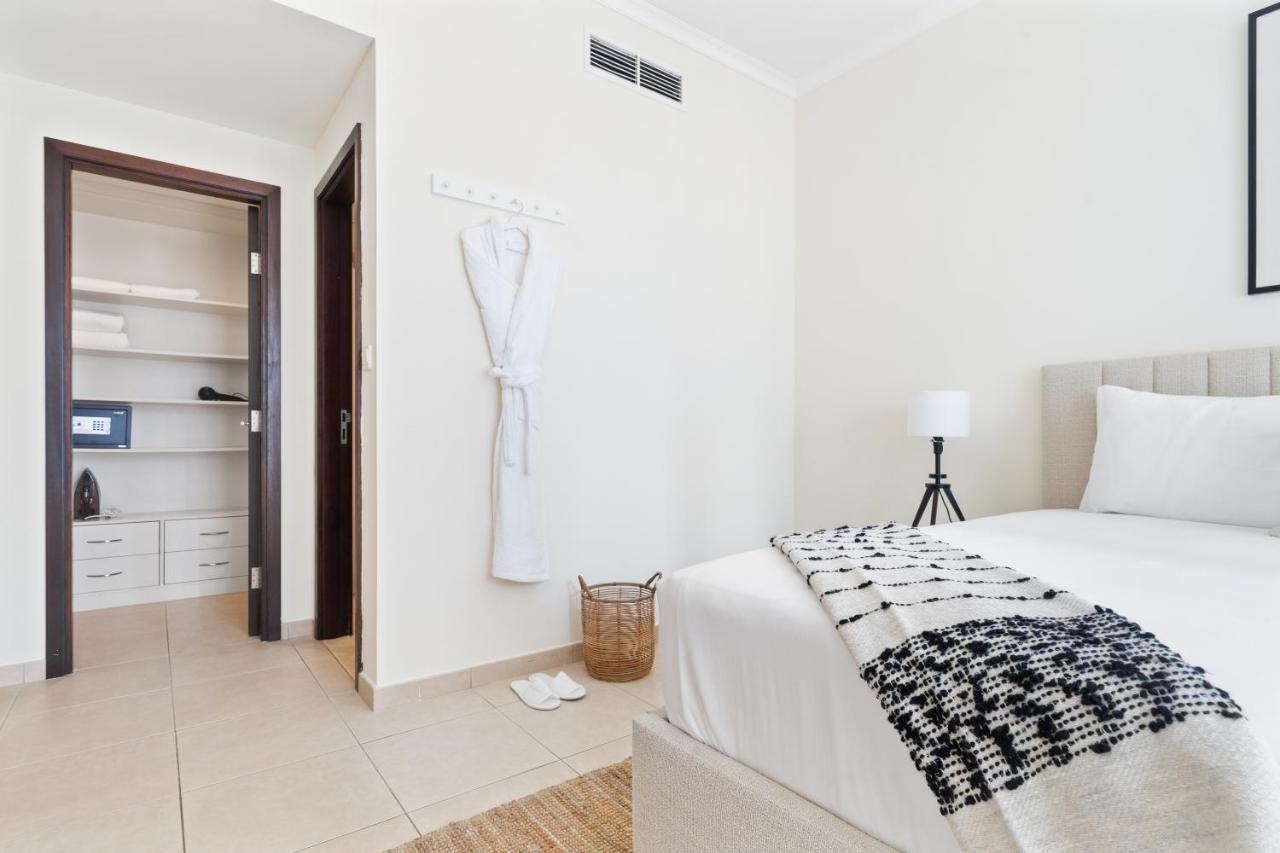 Stylish Apartment With Partial Burj Khalifa View Dubai Luaran gambar