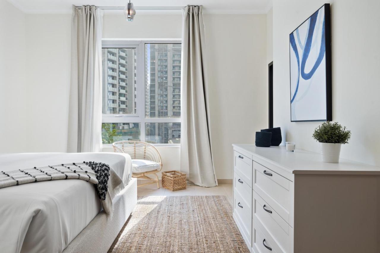 Stylish Apartment With Partial Burj Khalifa View Dubai Luaran gambar
