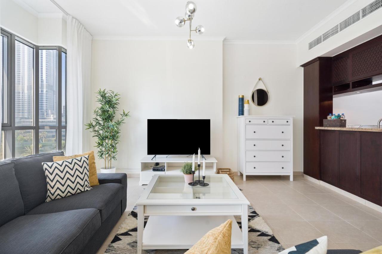 Stylish Apartment With Partial Burj Khalifa View Dubai Luaran gambar