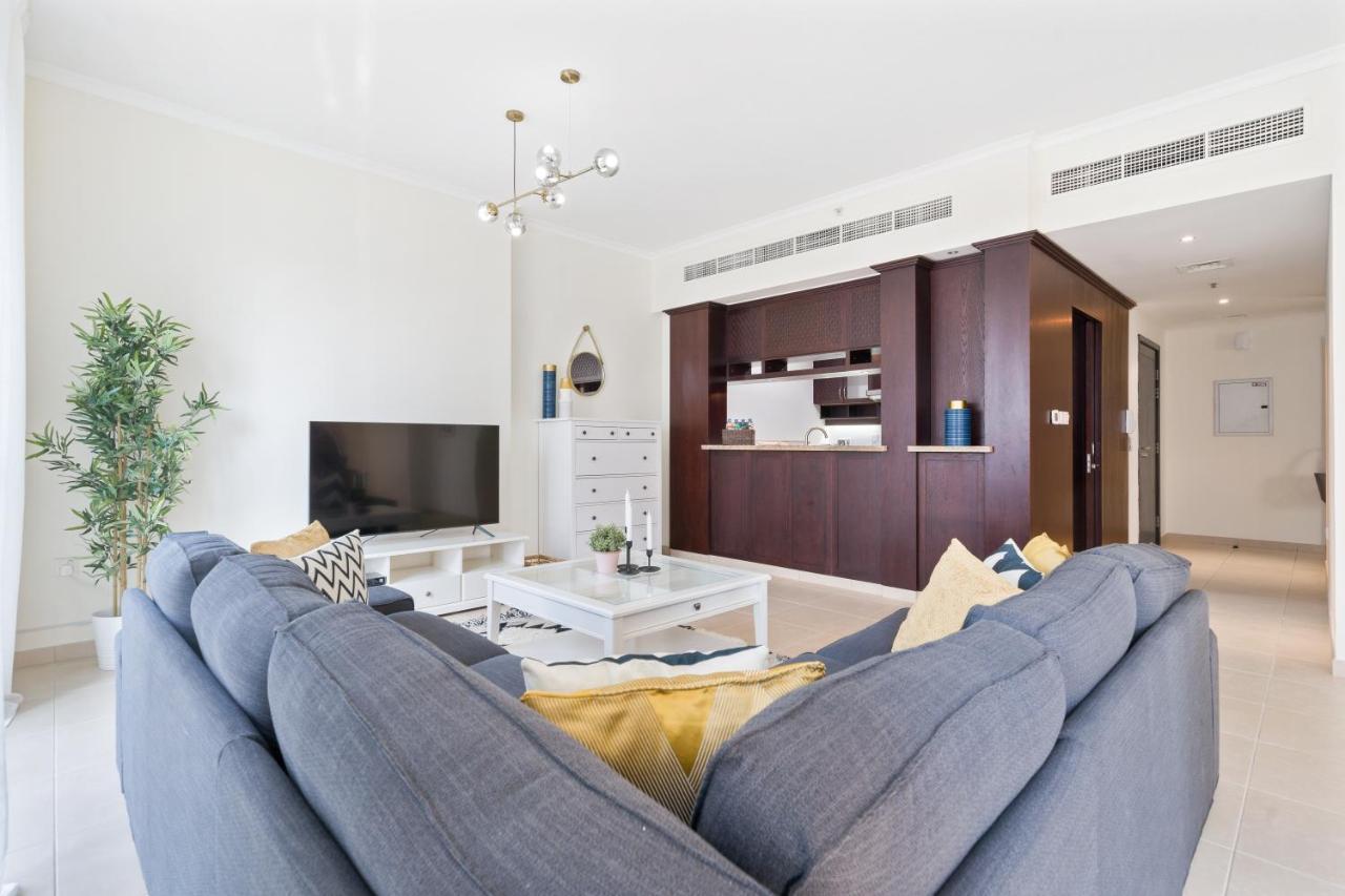 Stylish Apartment With Partial Burj Khalifa View Dubai Luaran gambar