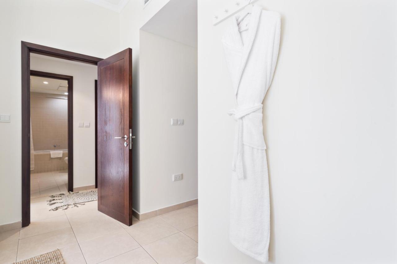Stylish Apartment With Partial Burj Khalifa View Dubai Luaran gambar