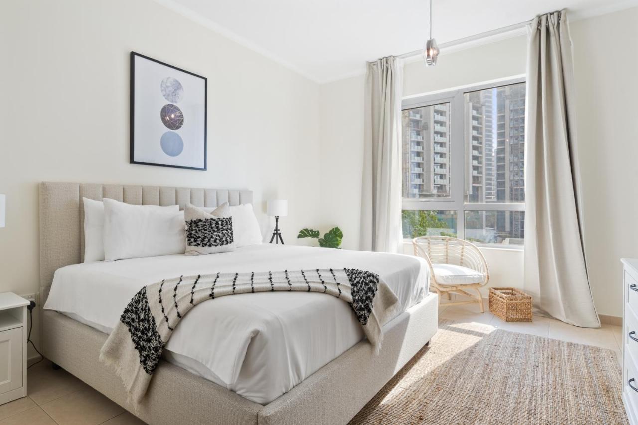 Stylish Apartment With Partial Burj Khalifa View Dubai Luaran gambar