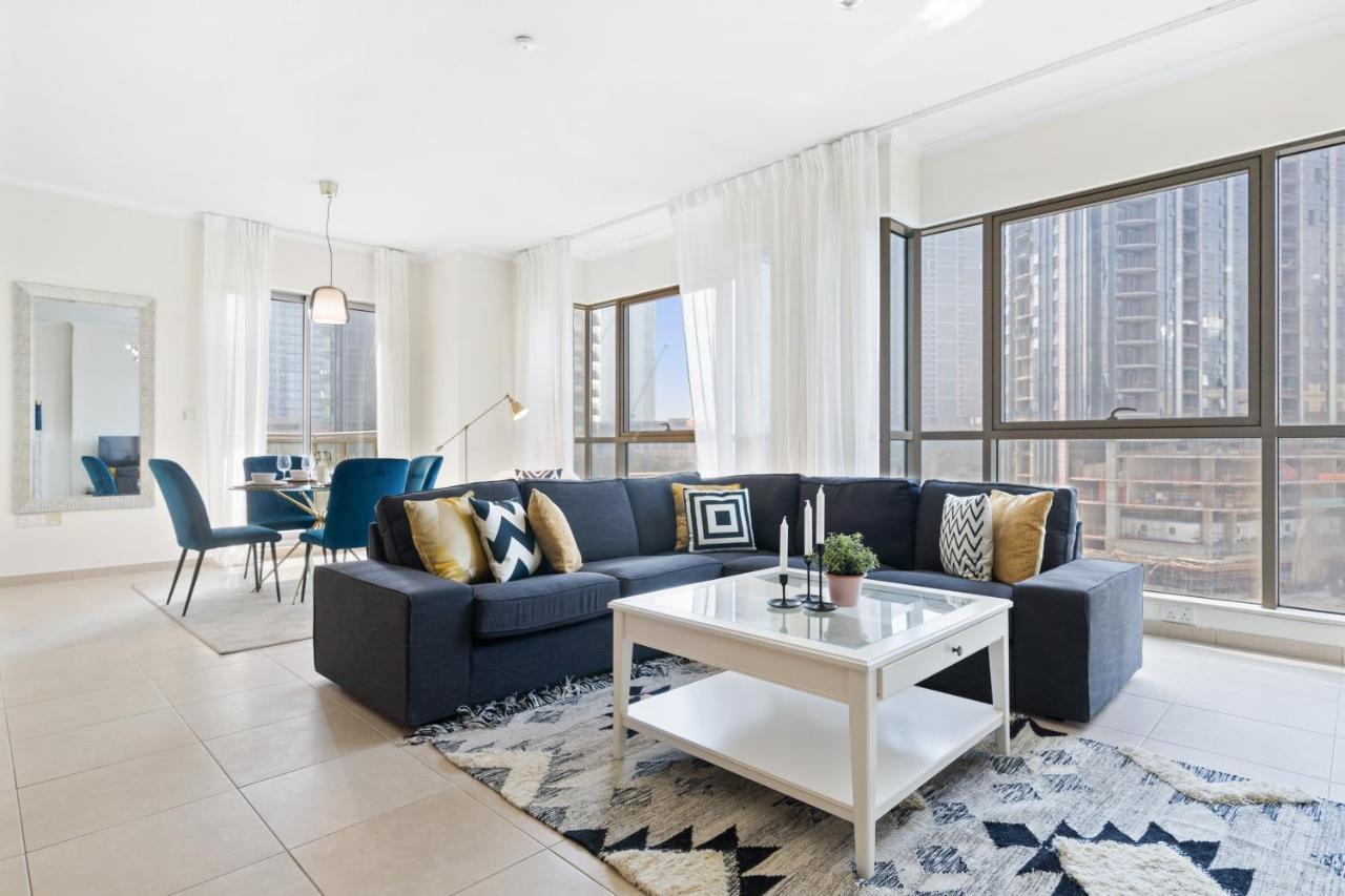 Stylish Apartment With Partial Burj Khalifa View Dubai Luaran gambar