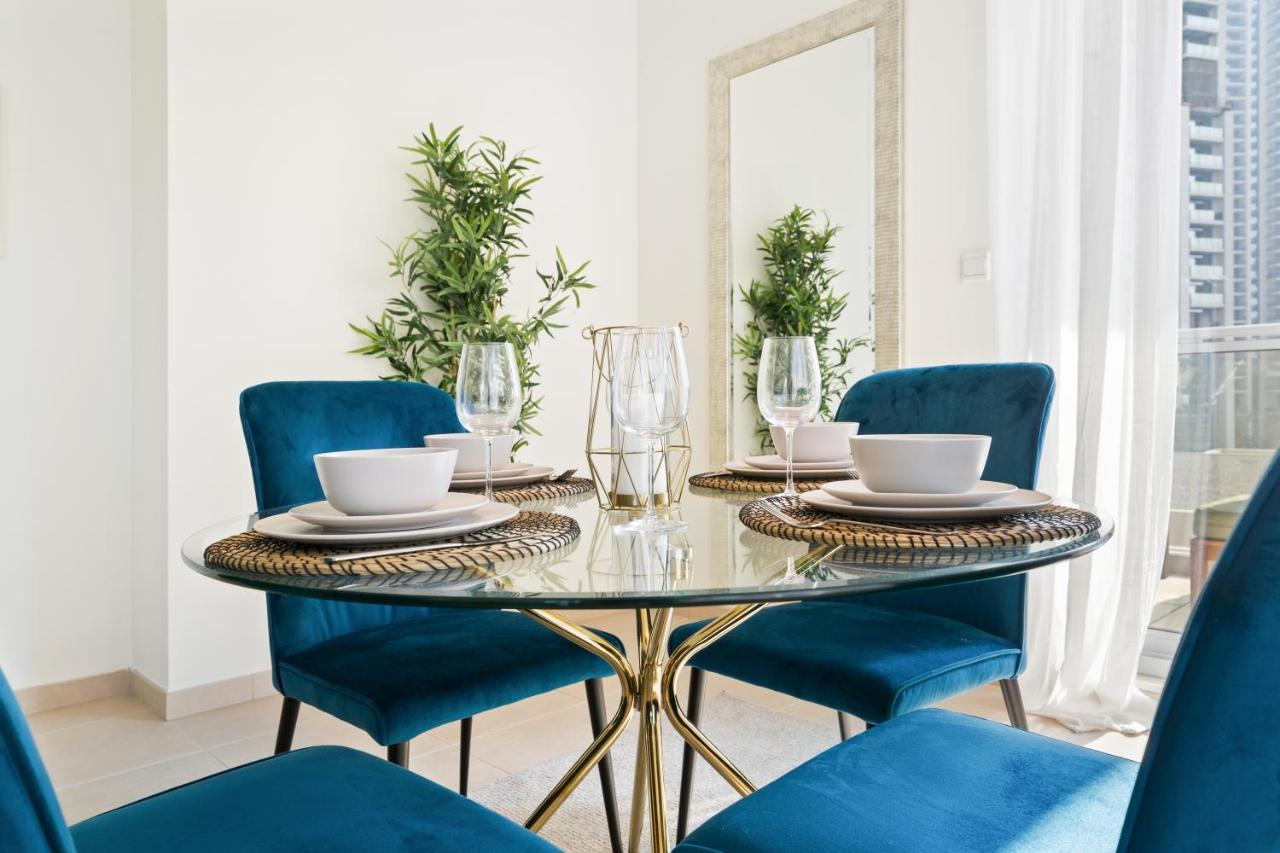 Stylish Apartment With Partial Burj Khalifa View Dubai Luaran gambar