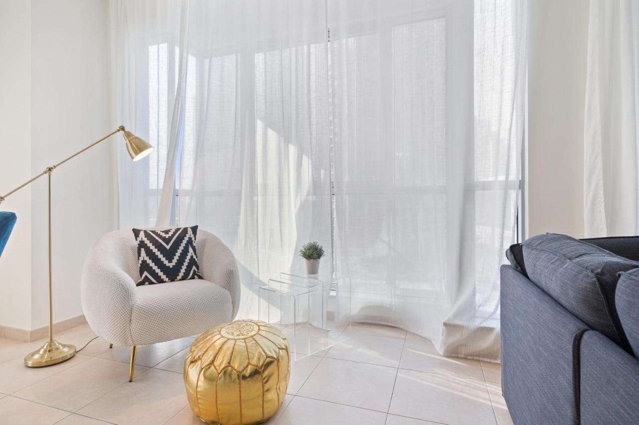 Stylish Apartment With Partial Burj Khalifa View Dubai Luaran gambar