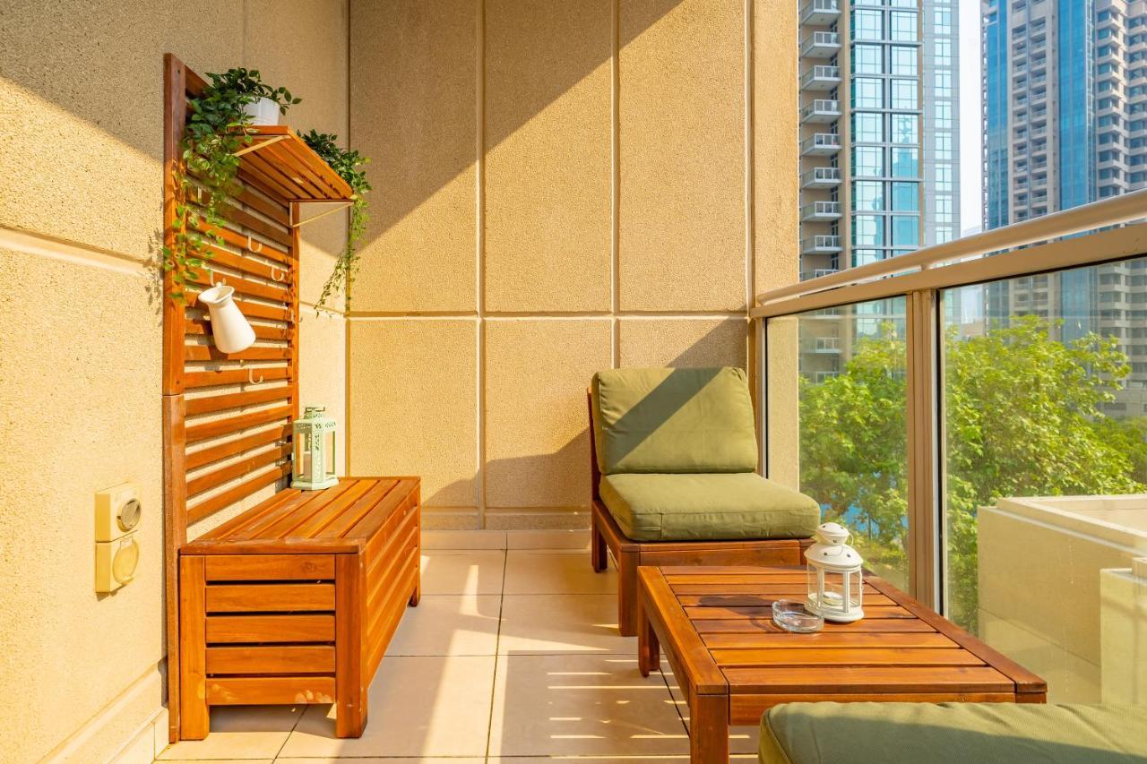 Stylish Apartment With Partial Burj Khalifa View Dubai Luaran gambar
