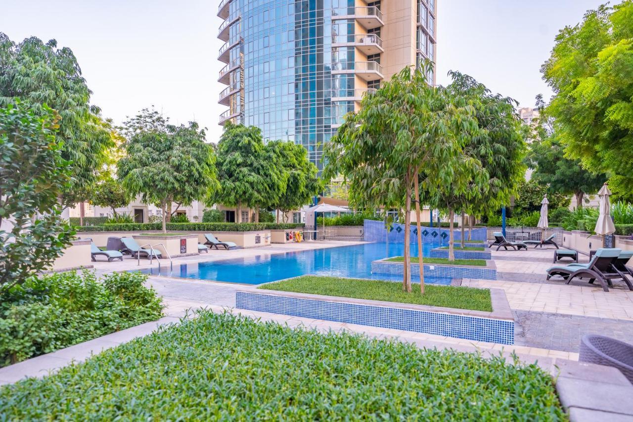 Stylish Apartment With Partial Burj Khalifa View Dubai Luaran gambar